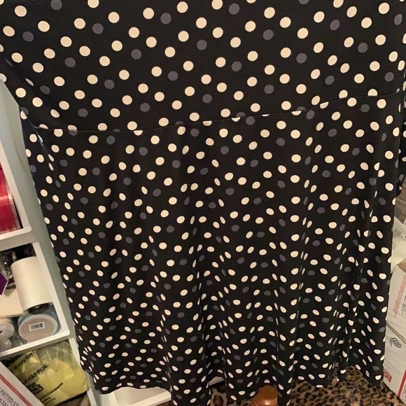 T Tahari black polka dot slit side tunic, NWT - Picture 7 of 11